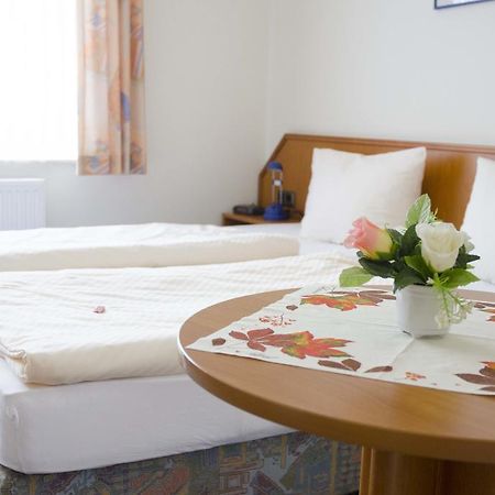 Hotel Zum Wikinger Neßmersiel Esterno foto