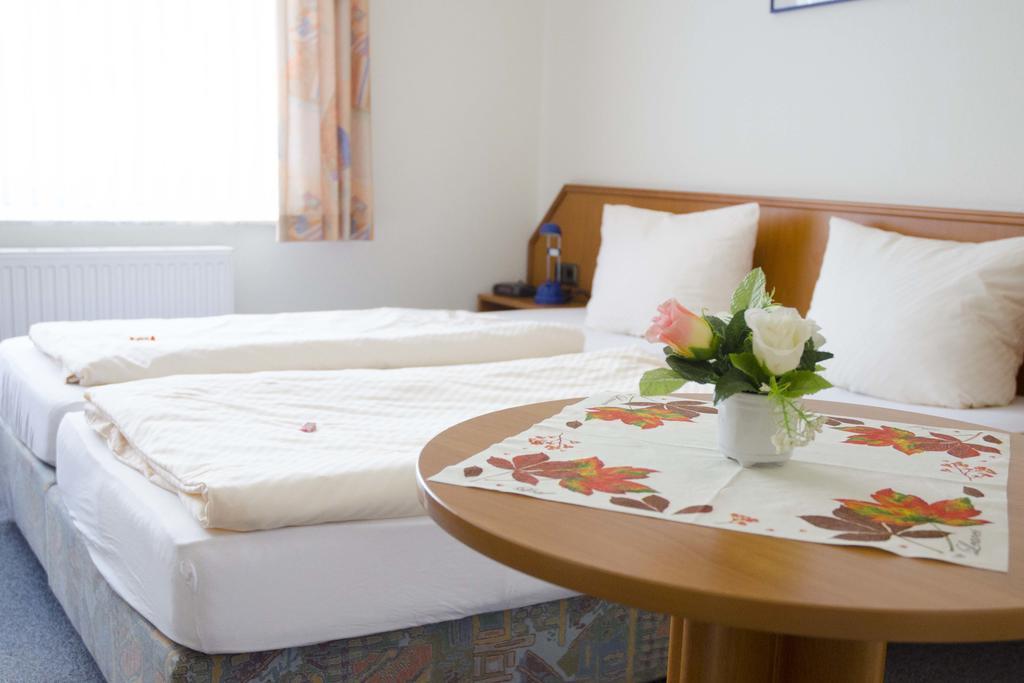 Hotel Zum Wikinger Neßmersiel Esterno foto