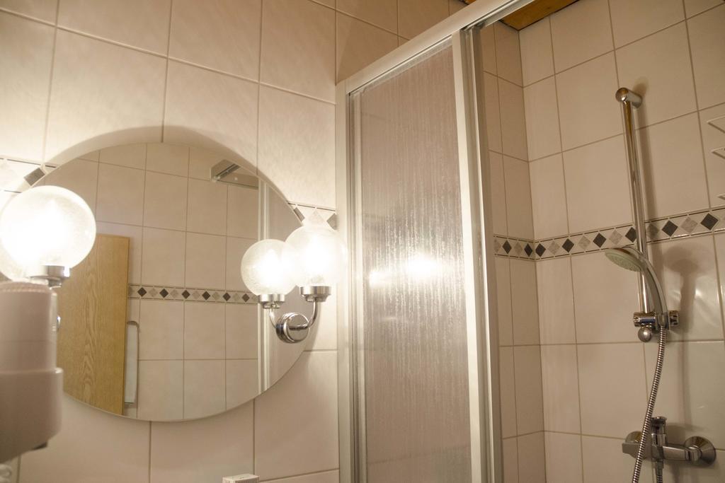 Hotel Zum Wikinger Neßmersiel Esterno foto