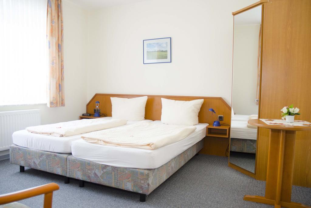 Hotel Zum Wikinger Neßmersiel Esterno foto