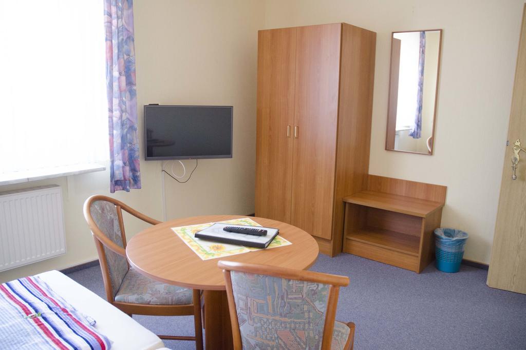 Hotel Zum Wikinger Neßmersiel Esterno foto