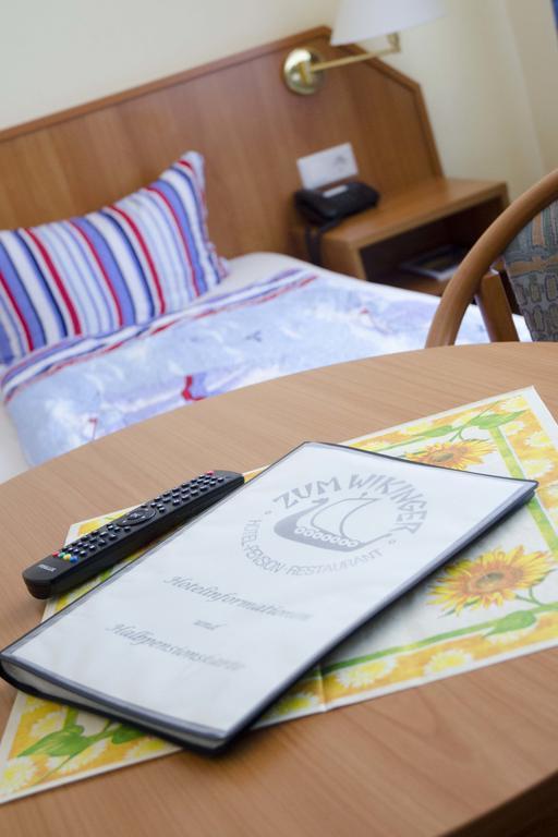 Hotel Zum Wikinger Neßmersiel Esterno foto