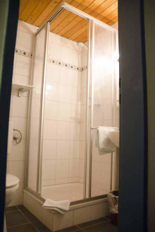Hotel Zum Wikinger Neßmersiel Esterno foto