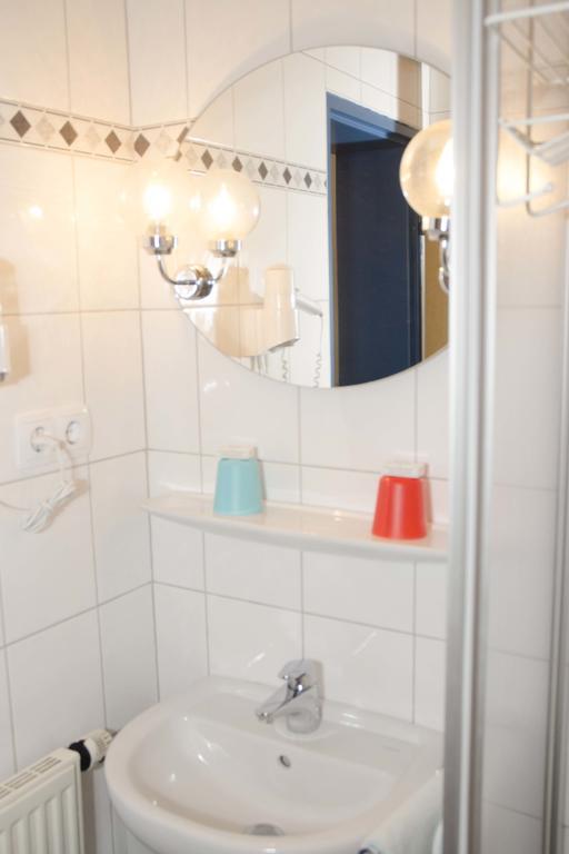 Hotel Zum Wikinger Neßmersiel Esterno foto