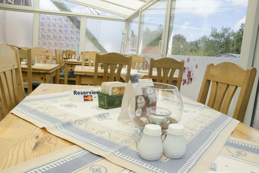 Hotel Zum Wikinger Neßmersiel Esterno foto