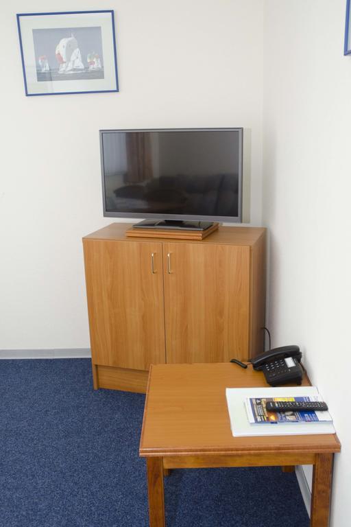 Hotel Zum Wikinger Neßmersiel Esterno foto