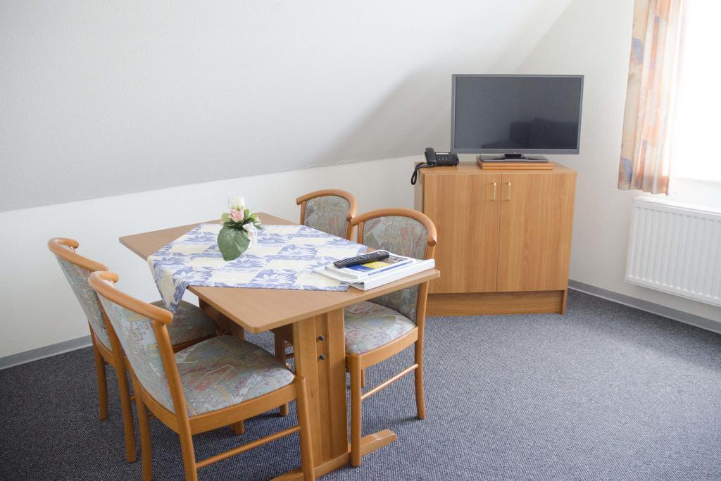 Hotel Zum Wikinger Neßmersiel Esterno foto