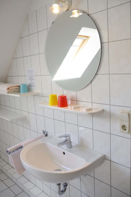 Hotel Zum Wikinger Neßmersiel Esterno foto
