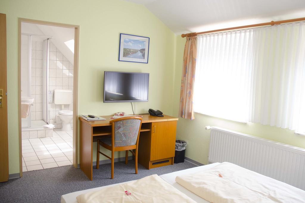 Hotel Zum Wikinger Neßmersiel Esterno foto