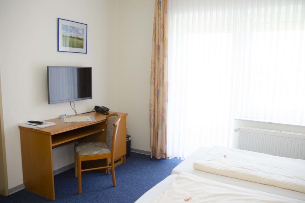 Hotel Zum Wikinger Neßmersiel Esterno foto