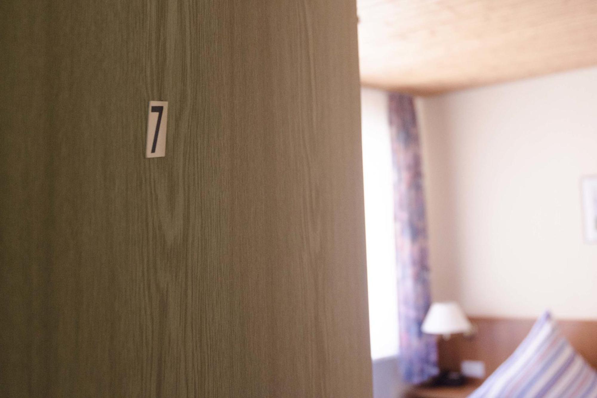 Hotel Zum Wikinger Neßmersiel Esterno foto