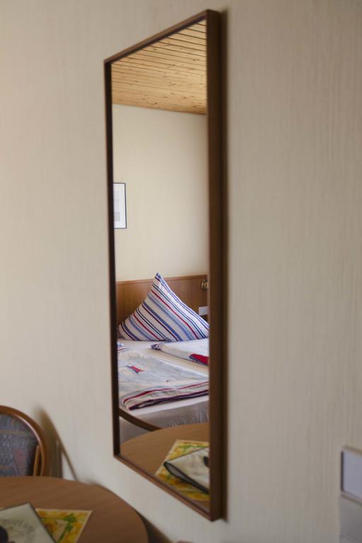 Hotel Zum Wikinger Neßmersiel Esterno foto